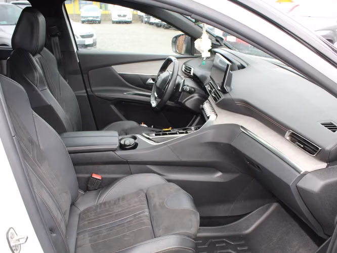 PEUGEOT 5008 GT 1.5 diésel 2023