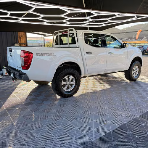 Nissan NP300 DCAB 4X4 2.3 (2016)