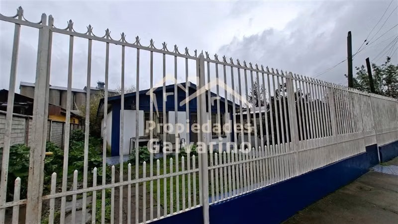 Casa en Peñaflor, cerca de supermercado y carretera