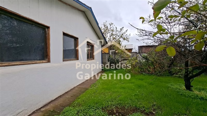 Casa en Peñaflor, cerca de supermercado y carretera