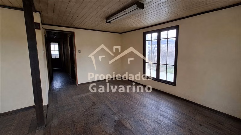 Casa en Peñaflor, cerca de supermercado y carretera