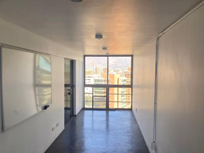 AMPLIA OFICINA DE 2 PISOS AZOTEA CON TERRAZAS Y VISTA 360 A SANTIAGO - Imagen 16
