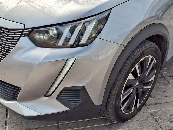 PEUGEOT E-2008 2023