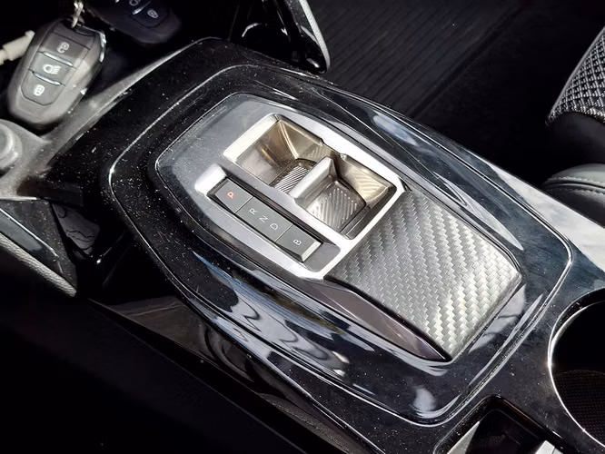 PEUGEOT E-2008 2023