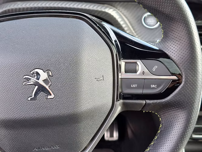 PEUGEOT E-2008 2023