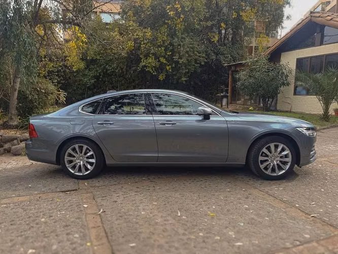 VOLVO S90 D5 MOMENTUM - 2019 | 2589