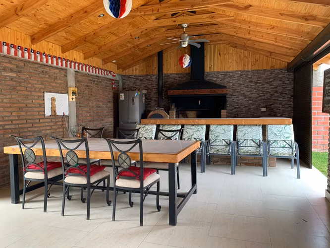 Casa de alto estándar con piscina y quincho | Carretera San Martín - Imagen 4
