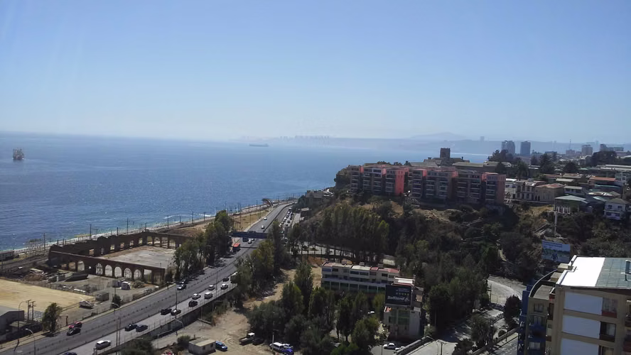 Cerro Baron, Valp,2 D 2 B, Estac, Vista, soleado (181206)