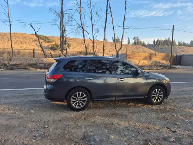 Vendo Nissan Pathfinder - Imagen 3