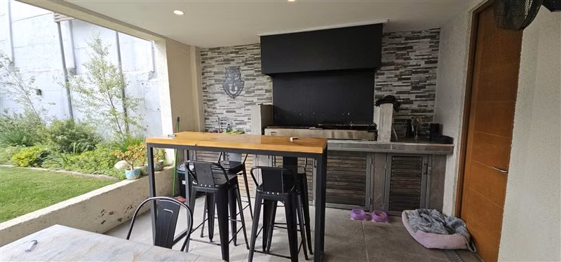 Casa en venta de 4 dorm. en Peñalolén
