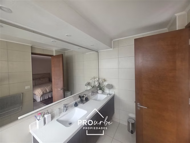 Departamento en venta de 2 dorm. en Las Condes