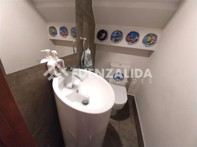 Casa en arriendo de 4 dorm. en Lo Barnechea