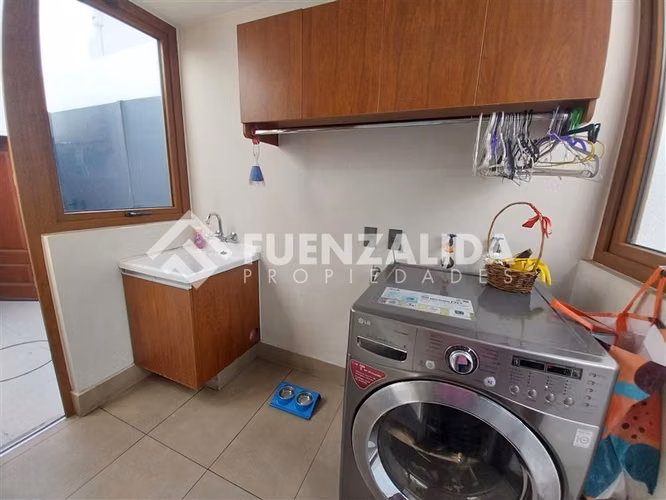 Casa en arriendo de 4 dorm. en Lo Barnechea