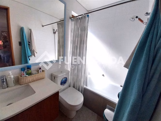 Casa en arriendo de 4 dorm. en Lo Barnechea