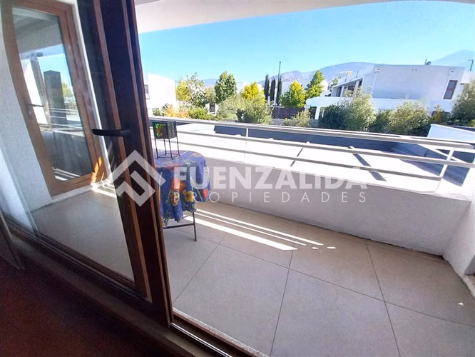 Casa en arriendo de 4 dorm. en Lo Barnechea