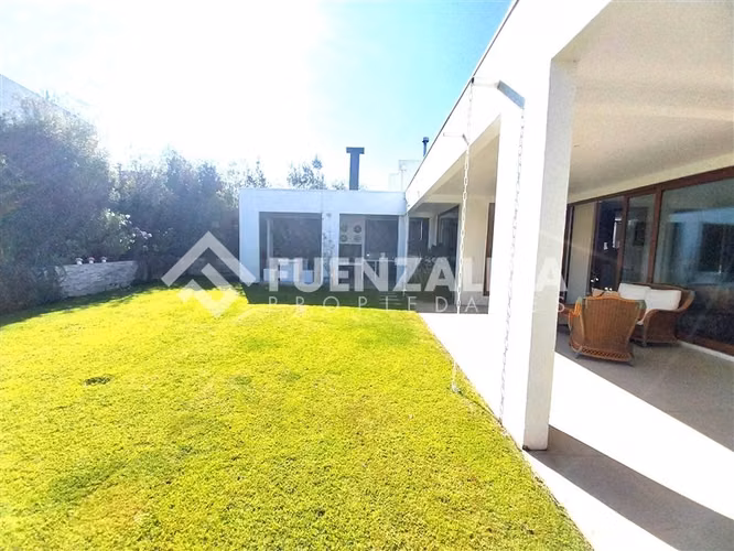 Casa en arriendo de 4 dorm. en Lo Barnechea