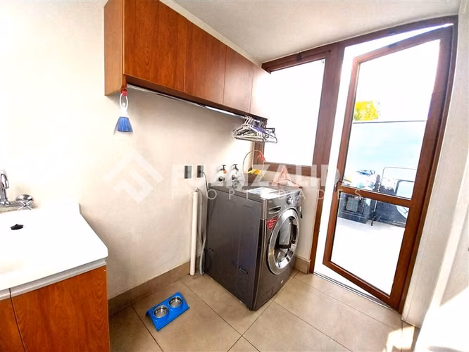 Casa en arriendo de 4 dorm. en Lo Barnechea