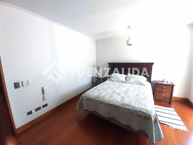 Casa en arriendo de 4 dorm. en Lo Barnechea