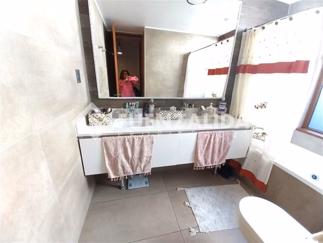 Casa en arriendo de 4 dorm. en Lo Barnechea