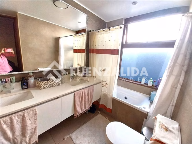 Casa en arriendo de 4 dorm. en Lo Barnechea
