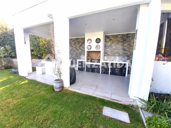 Casa en arriendo de 4 dorm. en Lo Barnechea
