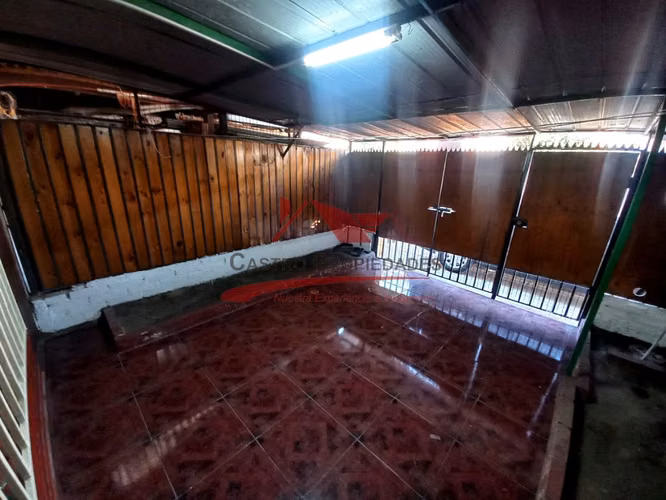 CASA DE DOS PISOS CON 2 DORMITORIOS, 1 BAÑO - Imagen 4