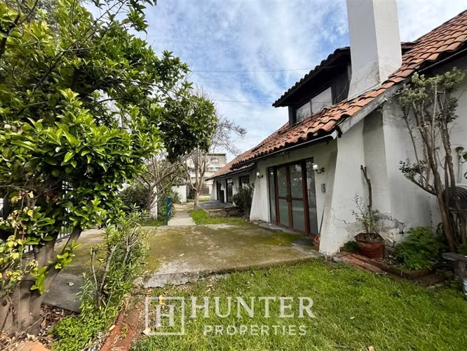 Casa en arriendo de 4D y 4B. en La Reina apto uso comercial.