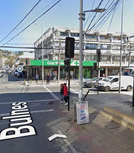 Oficina a 1 cuadra plaza de armas. Colón esquina Bulnes $250.000 SIN COMISIÓN Of. 311