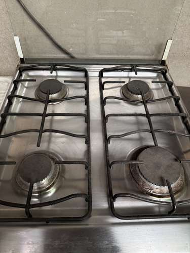 Sofás, cocina, refrigerador, cama y rack - Imagen 8