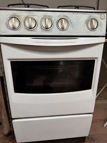 Sofás, cocina, refrigerador, cama y rack - Imagen 7