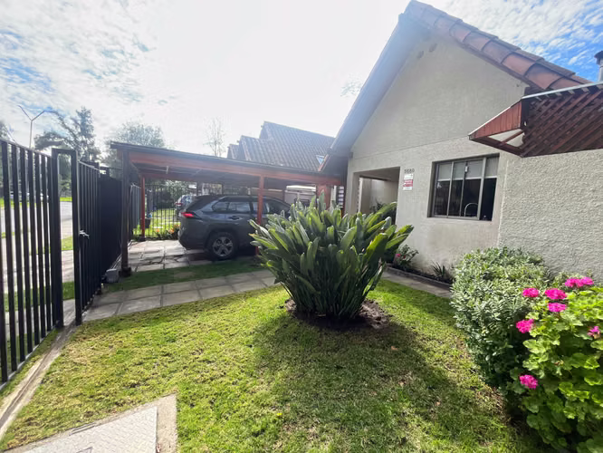 HERMOSA CASA EN VENTA PEÑALOLÉN 5D+3B  (181272)