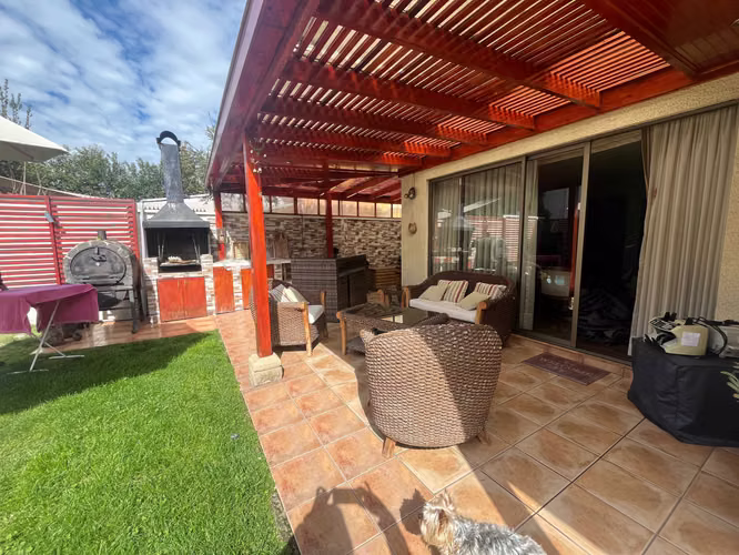 HERMOSA CASA EN VENTA PEÑALOLÉN 5D+3B  (181272) - Imagen 24