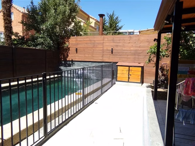 Casa en venta de 4 dorm. en Huechuraba - Imagen 2