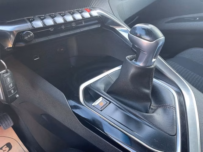 PEUGEOT 3008 2018 - Imagen 16