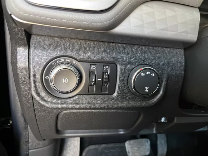 Chevrolet Colorado 2.8TD LTZ AT 4WD S 2025 - Imagen 15