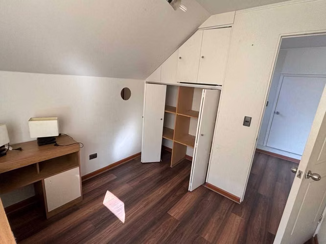 Amplia Casa con Excelente Conectividad (181312)