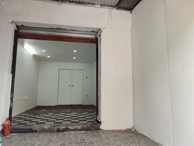 LOCAL COMERCIAL Frente a Colegio Saint Charles - Imagen 3