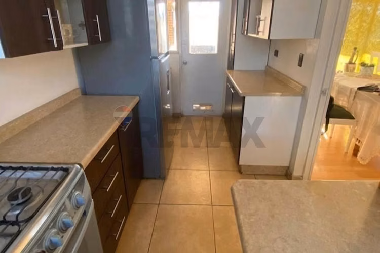 Casa con piscina, quincho y ac en buin - Imagen 9