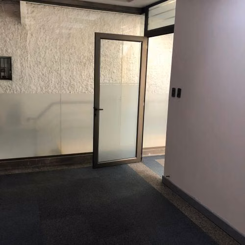 OTROS ARRIENDO OFICINA CON GALPÓN. SE PUEDE USAR COMO BODEGA. NO PAGA GASTOS COMUNES. - Imagen 13