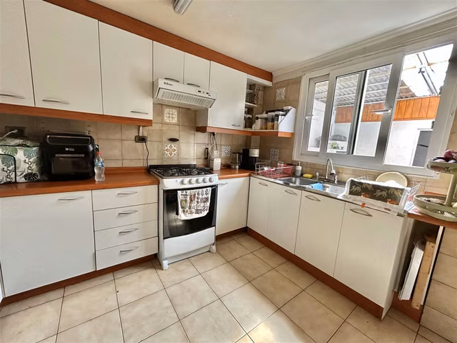 CASA En venta amplia casa de 6D - 4B en barrio residencial de Las Condes. - Imagen 8