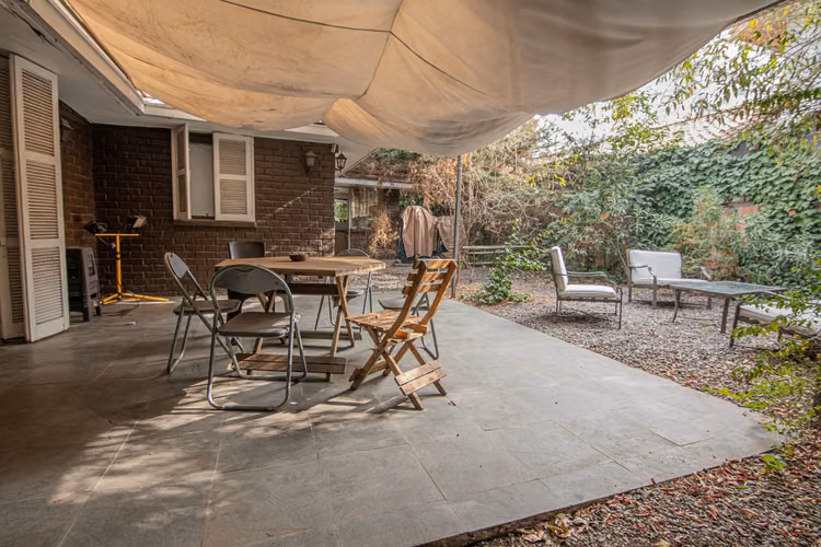 CASA EN VENTA EN LAS CONDES  JARDINES, PRIVACIDAD Y GRAN PO