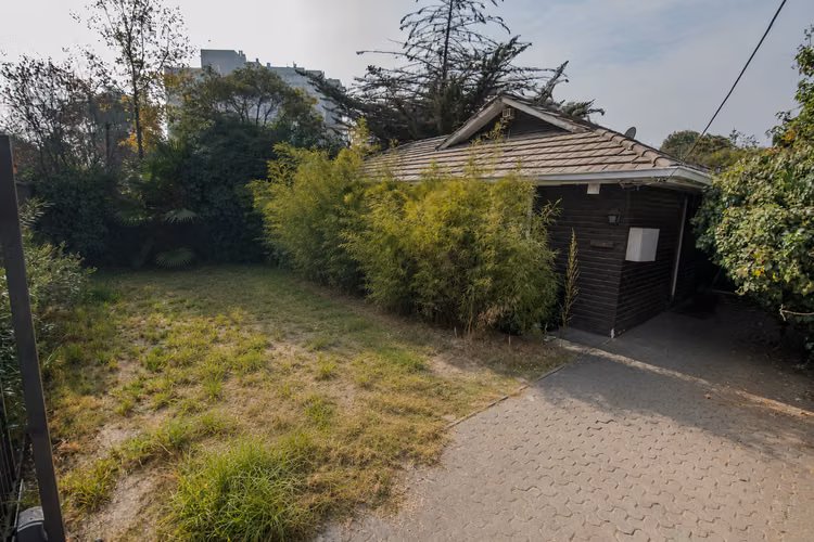 CASA EN VENTA EN LAS CONDES  JARDINES, PRIVACIDAD Y GRAN PO