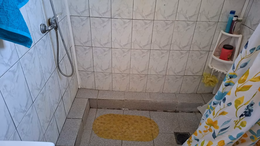 Casa con quincho, piscina y 4.124 m² en sector Hidalgo