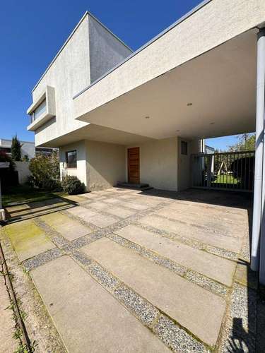 SE VENDE CASA 4 DORM EN ALTO RUCAHUE – TALCA (181316)