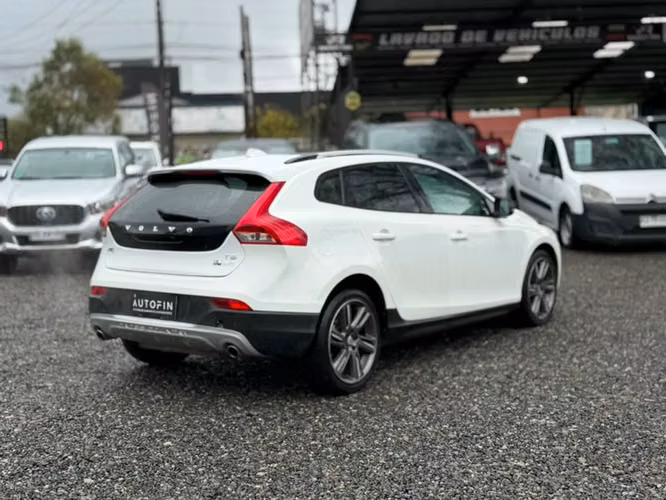 VOLVO V40 2.5 BENCINERA 4X4 AWDAT 5P 2014