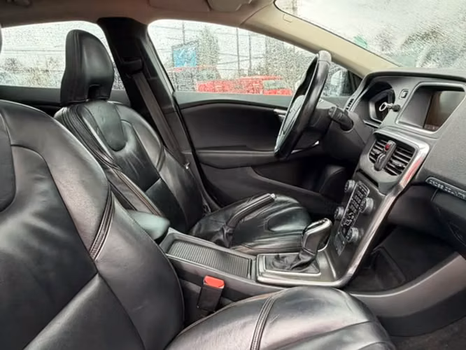 VOLVO V40 2.5 BENCINERA 4X4 AWDAT 5P 2014