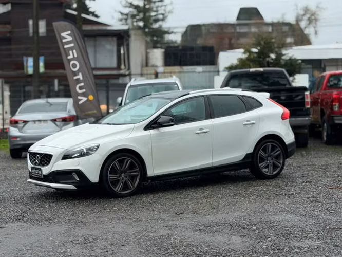 VOLVO V40 2.5 BENCINERA 4X4 AWDAT 5P 2014
