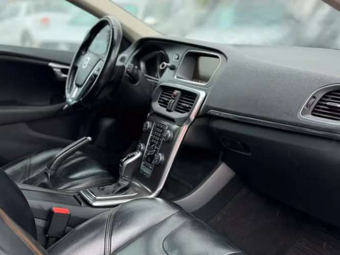 VOLVO V40 2.5 BENCINERA 4X4 AWDAT 5P 2014