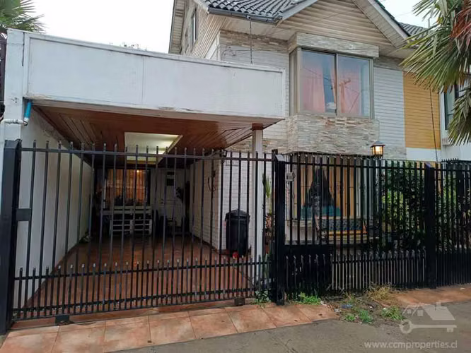 Casa en Venta de 3 Pisos con 5D4B2EST Maipú (181334)