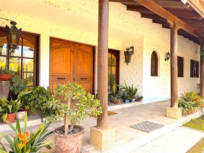 Casa en venta de 4 dorm. en Talagante